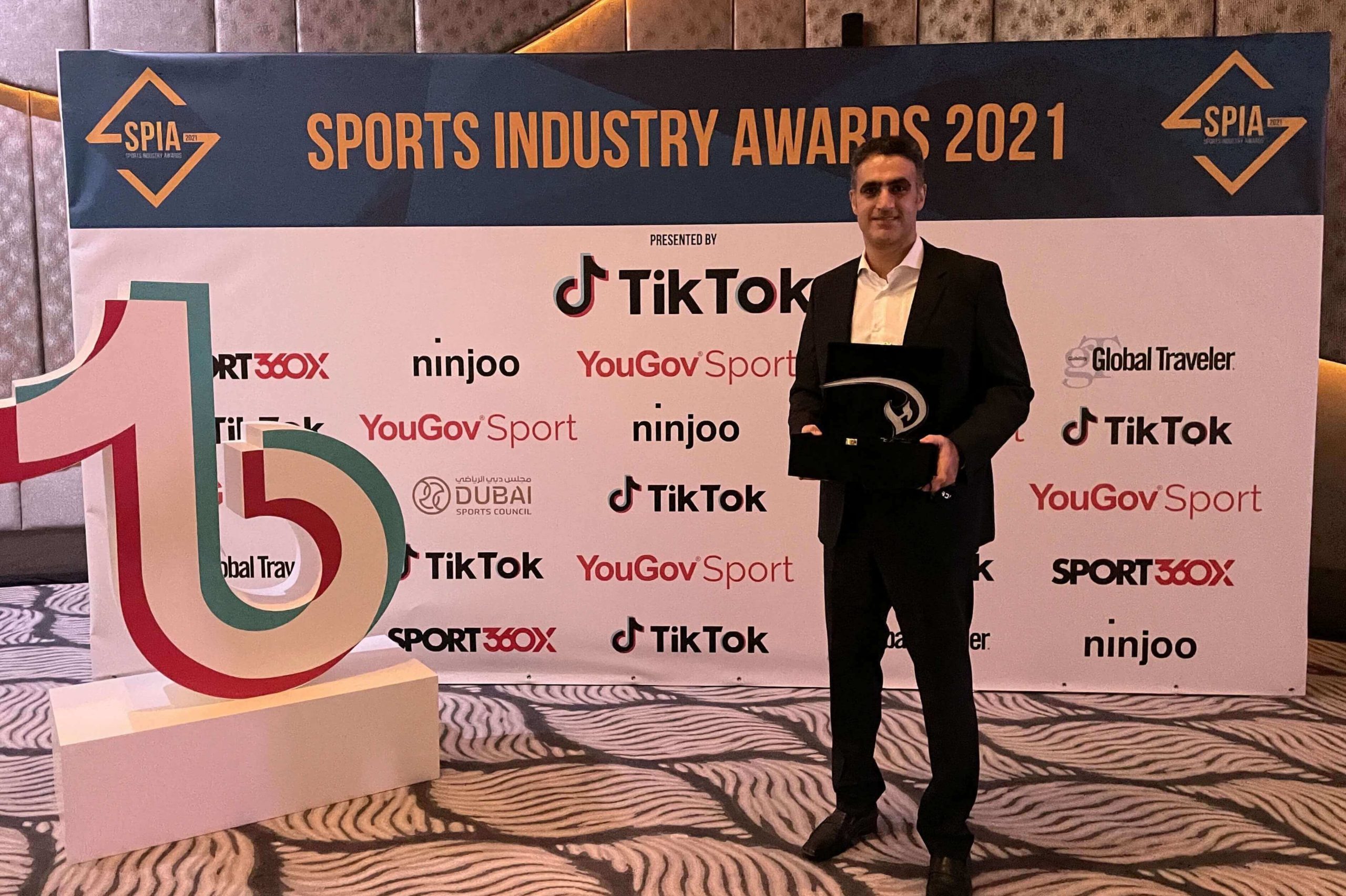 Mehran Rowshan wins the sports industry awards 2021-min